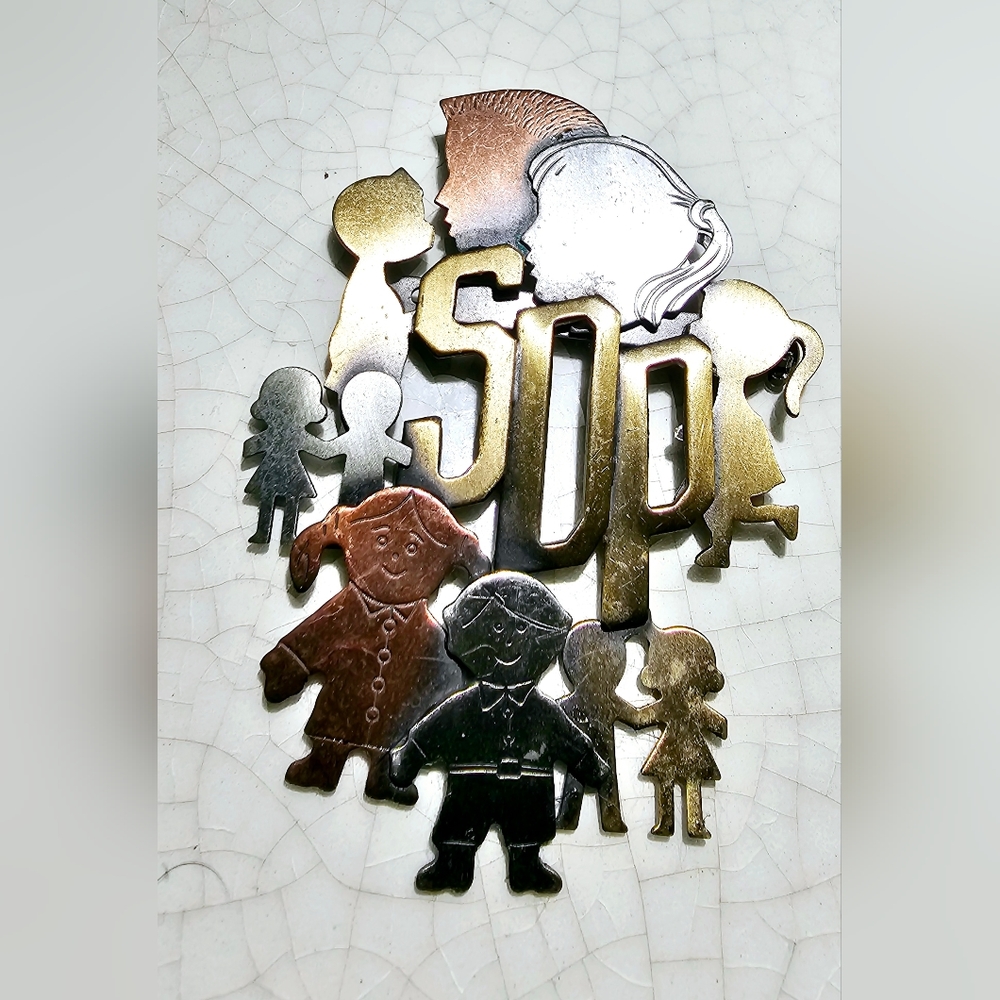 K&T mixed metal children SDP brooch #academia #teacher #children